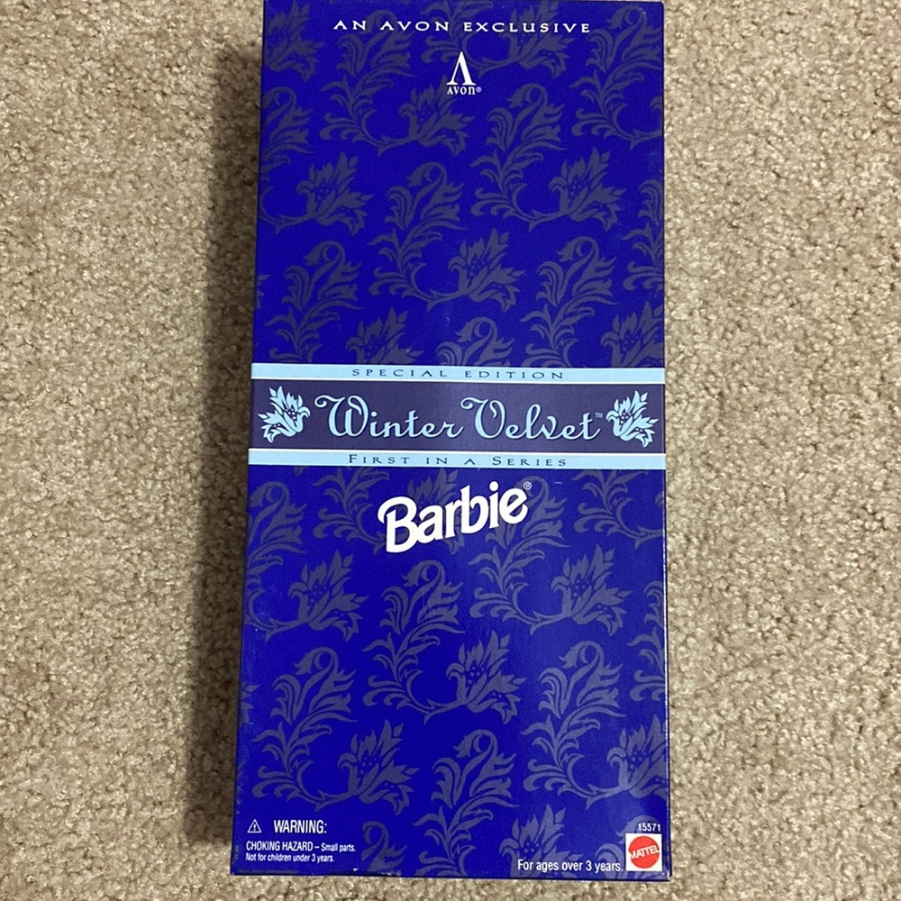 1995 Avon Winter Velvet Barbie - Picture 3 of 7